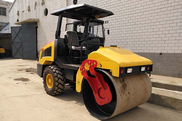 4噸單鋼輪機械驅動小型壓路機