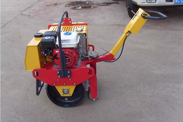 小型<a href='http://m.sinotranshz.com' target='_blank'>壓路機</a>