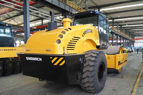 大型<a href='http://m.sinotranshz.com' target='_blank'>壓路機</a>